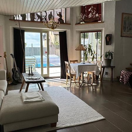 Modernt Hus Naera Stad Och Strand イースタッド エクステリア 写真