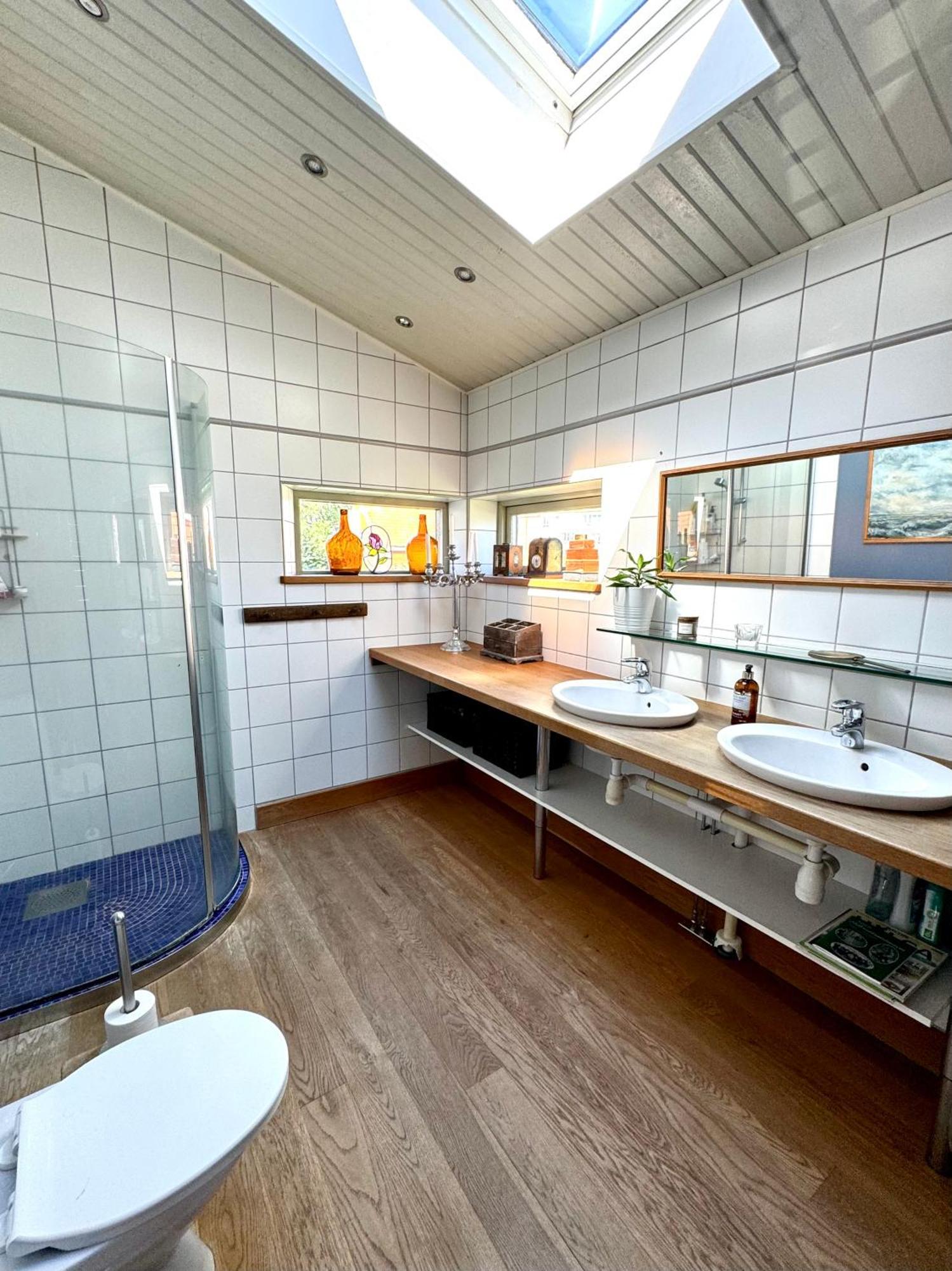 Modernt Hus Naera Stad Och Strand イースタッド エクステリア 写真